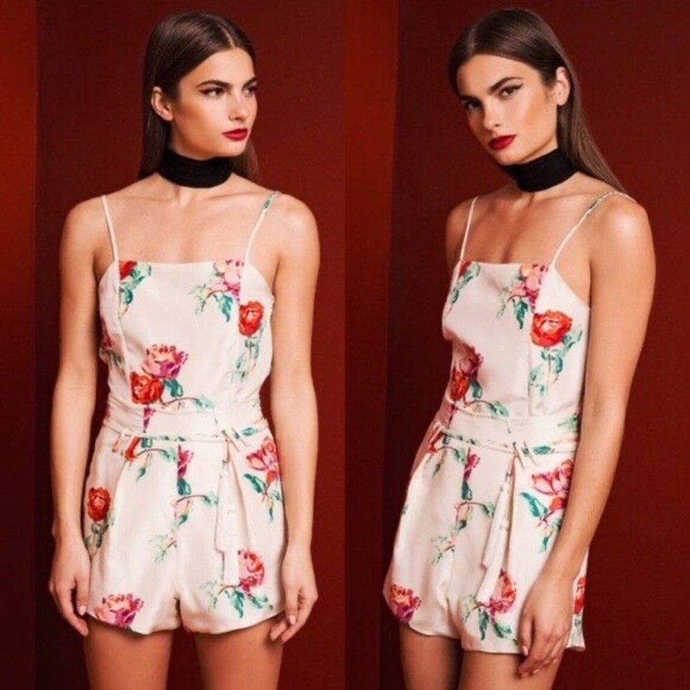 Stone Cold Fox Peony Kissy Top